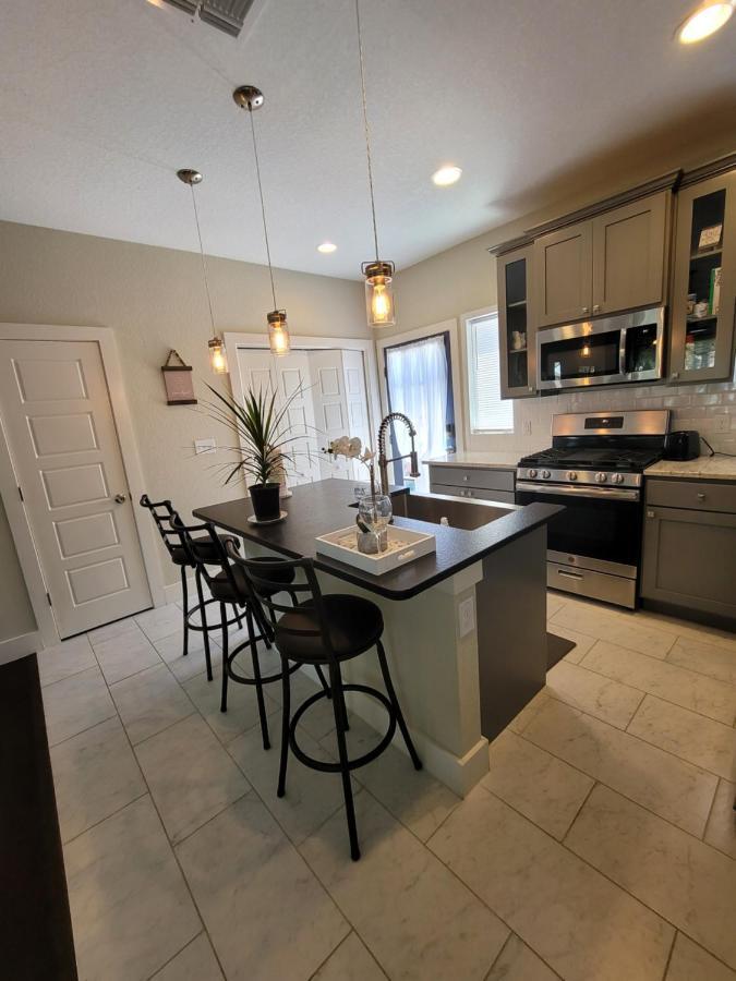 Spacious Townhouse Minutes From Downtown Sa. San Antonio Eksteriør bilde